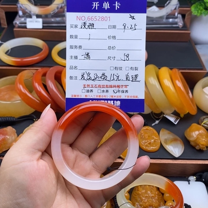 淡***雅石英质玉（黄龙玉）未镶嵌手镯52801