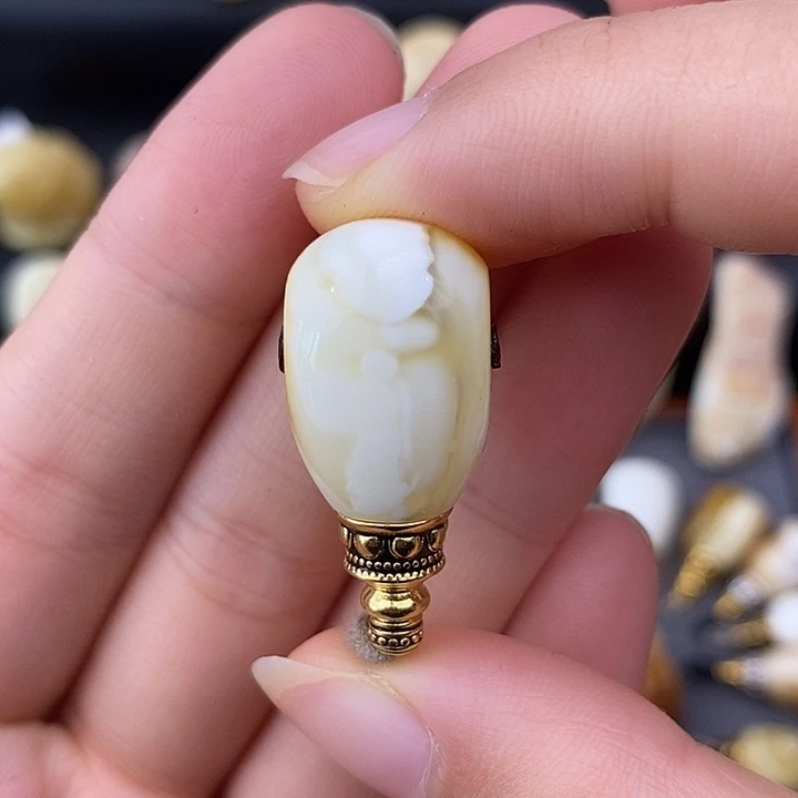 琥珀未镶嵌裸石13三通b650