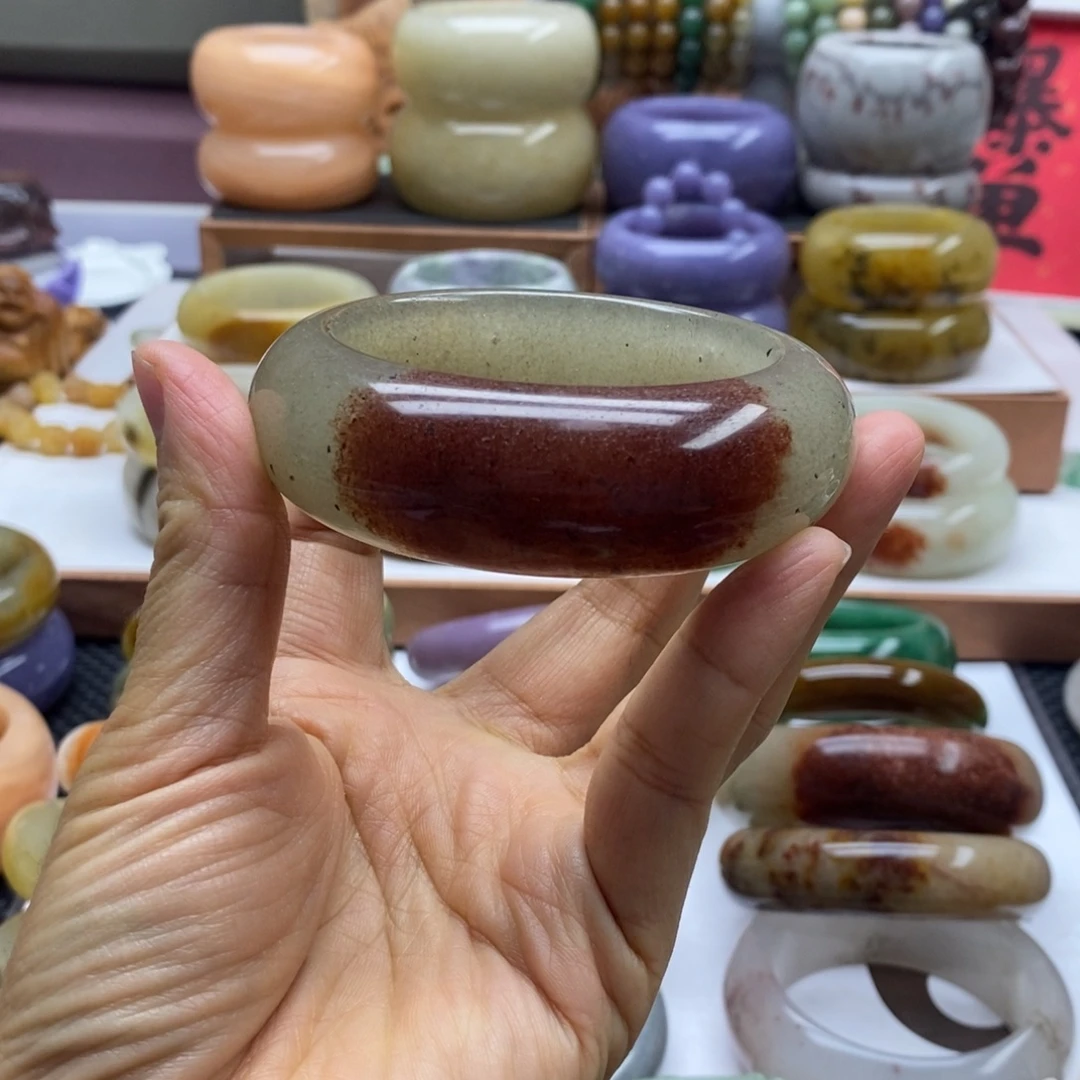 秋***澪未镶嵌手镯石英岩玉