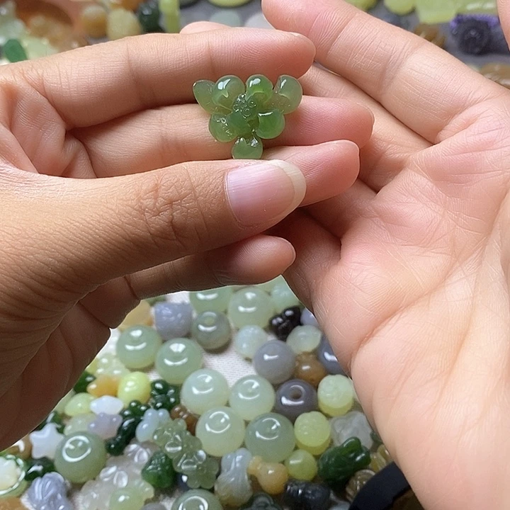 未镶嵌和田玉挂件莲花