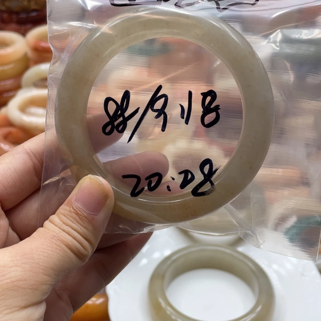 菡***萏未镶嵌手镯石英质玉