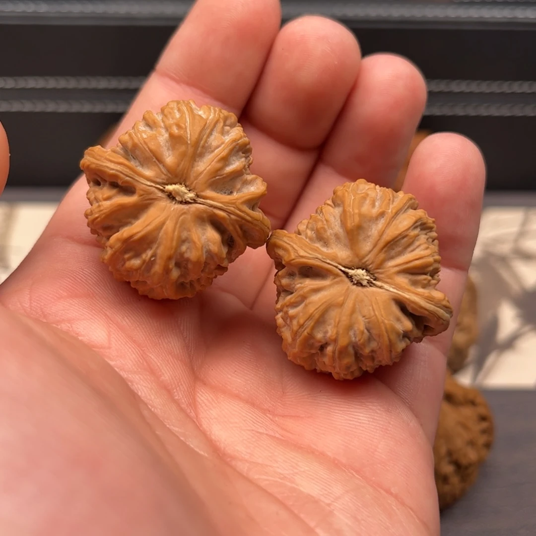 文玩核桃吊坠?***O33小白