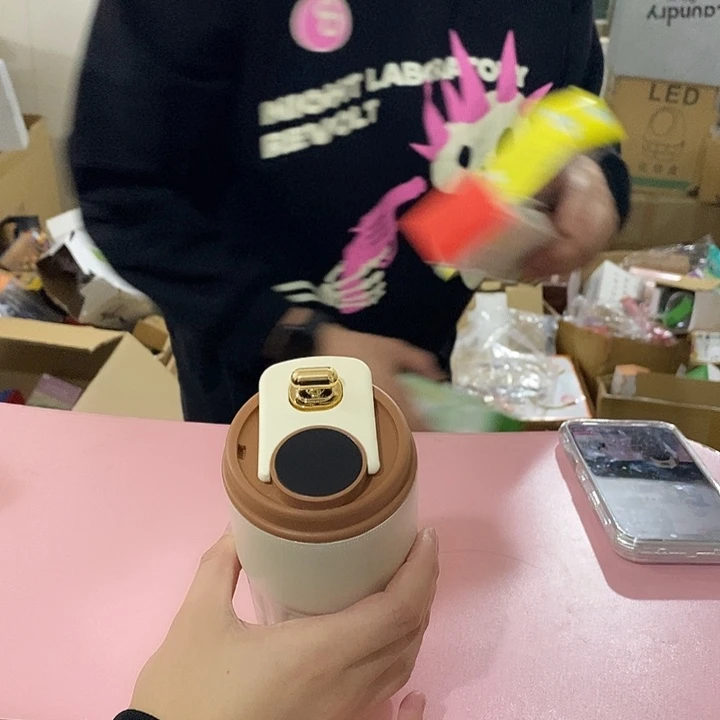 可显示温度保温杯