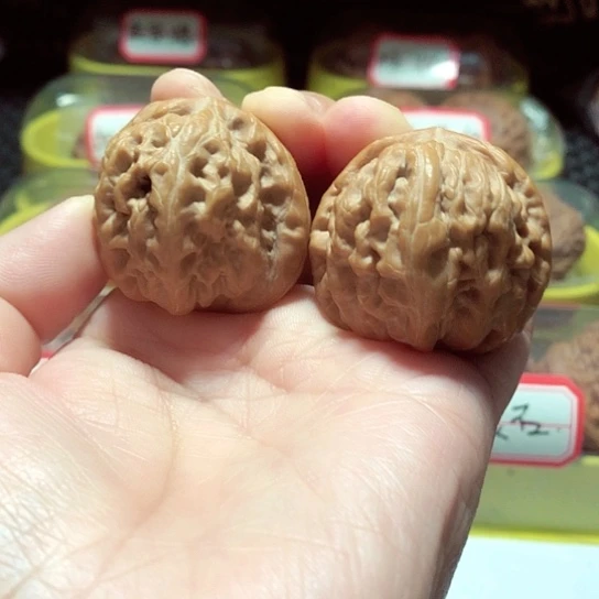 文玩核桃把件红锦鲤