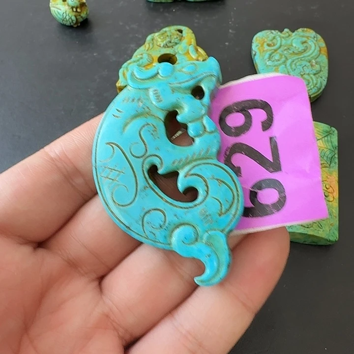 晓***儒和田玉未镶嵌颈饰