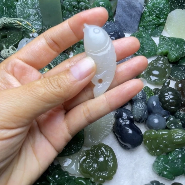 和田玉未镶嵌颈饰