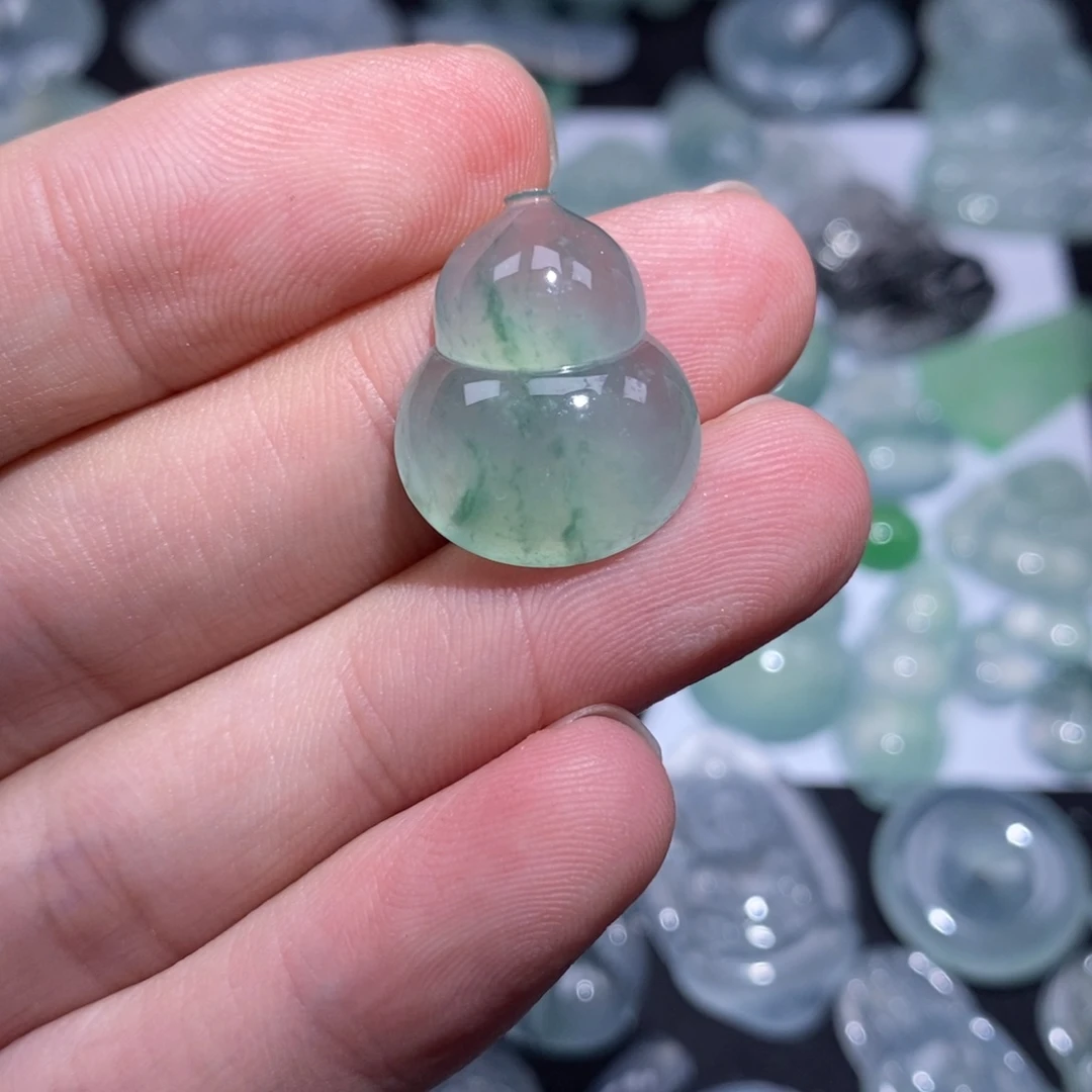 翡翠未镶嵌颈饰葫芦