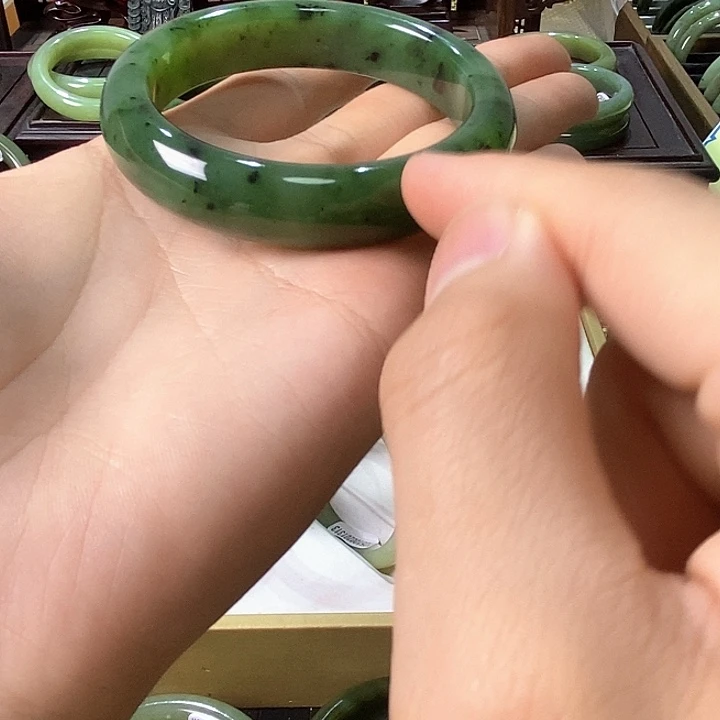 和田玉（碧玉）未镶嵌手镯