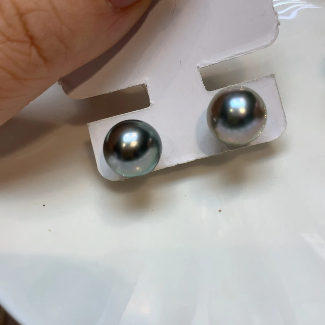 18K金镶嵌海水珍珠耳饰