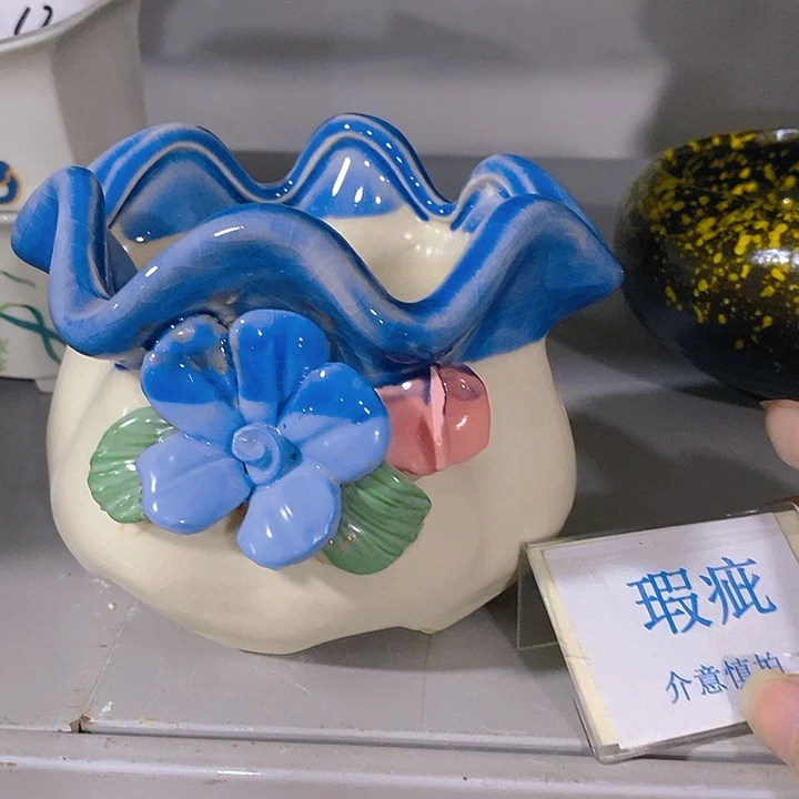 摆件多肉瑕疵盆有孔。