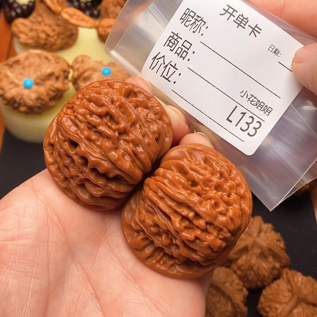 狮***王桃核把件45四座楼