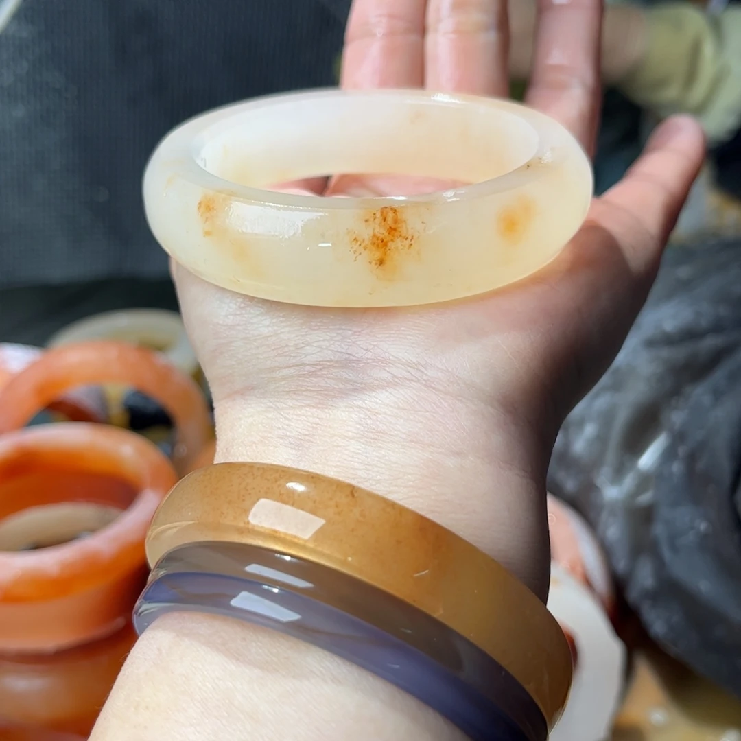 好***4石英质玉未镶嵌手镯定制