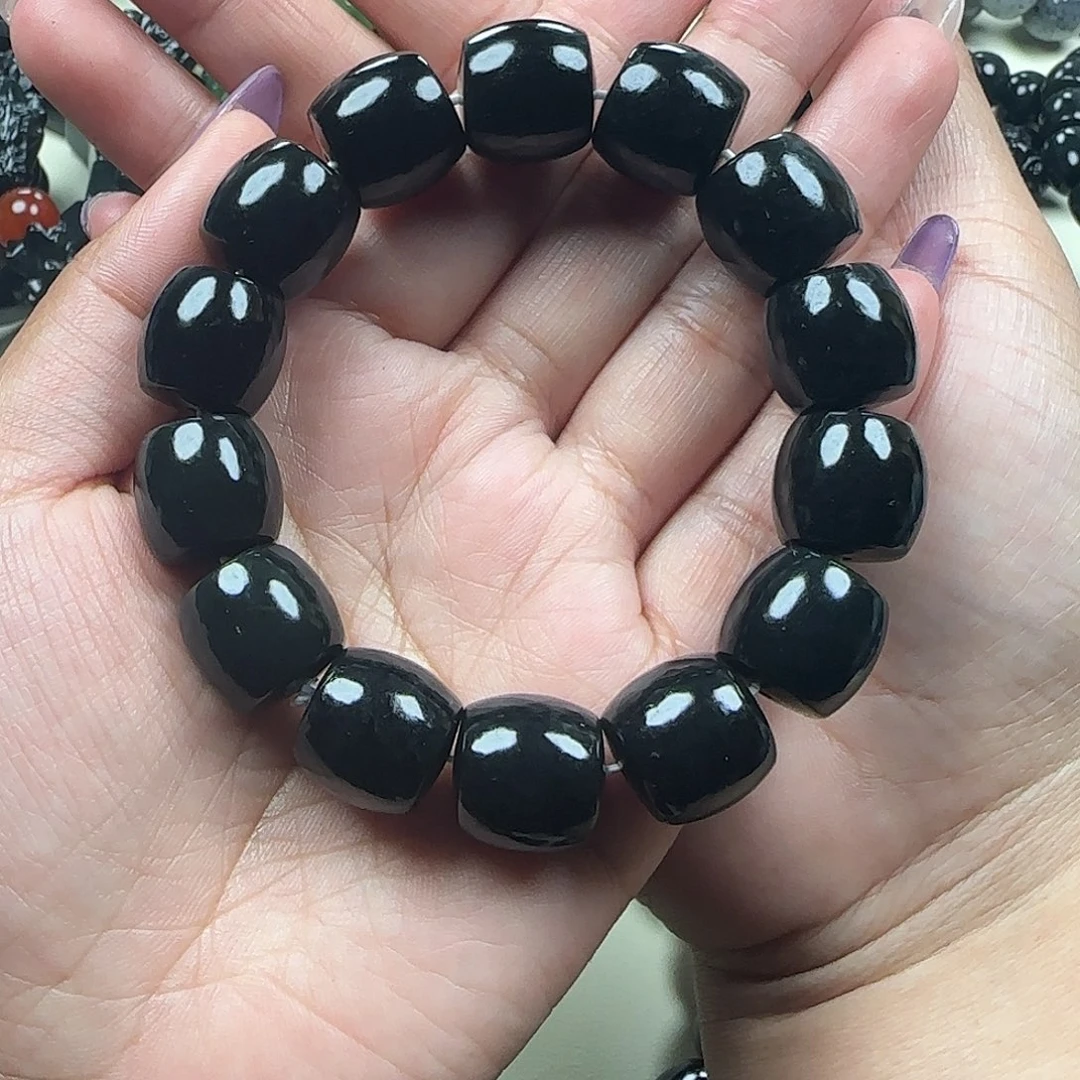 亮***亮和田玉未镶嵌手链