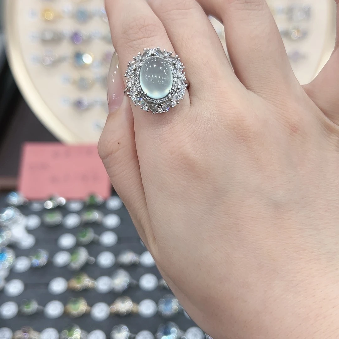 蛇纹石玉戒指银S925镶嵌小*。