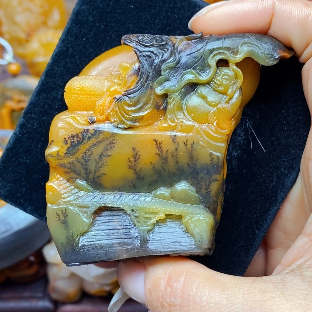 未镶嵌石英质玉（黄龙玉）颈饰