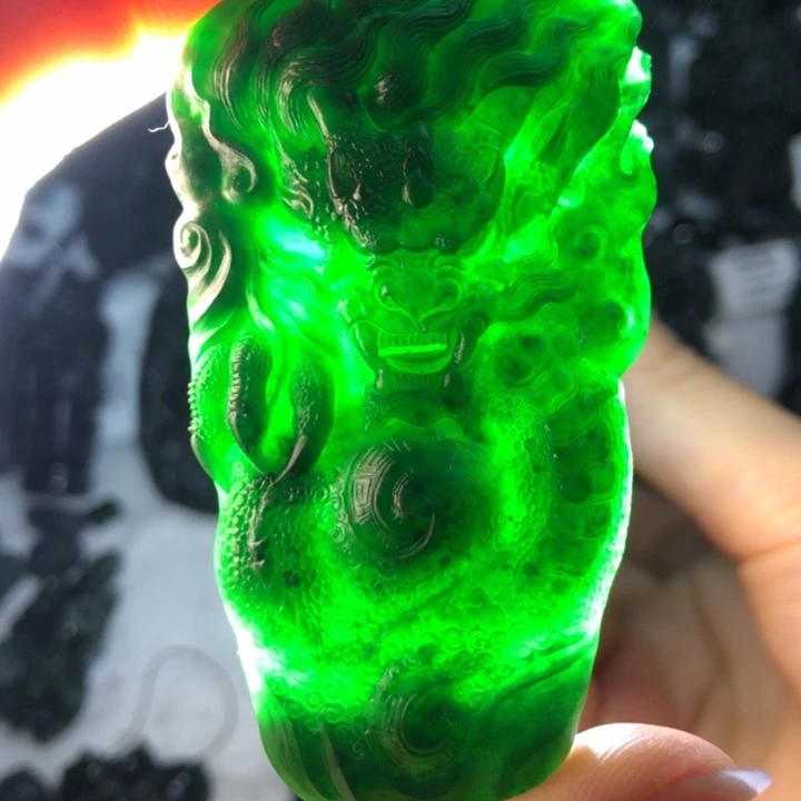 定制翡翠未镶嵌随形龙