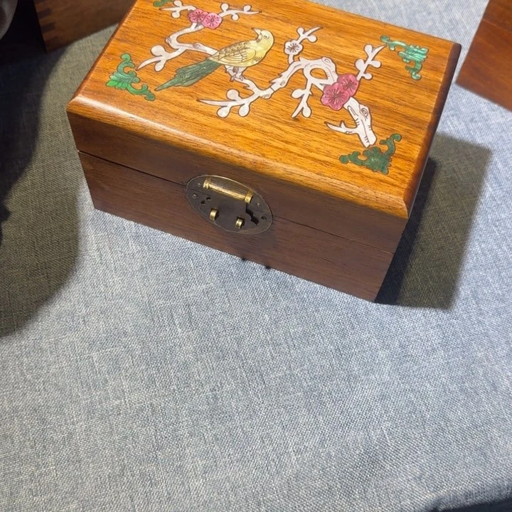 贡木首饰盒的的的的