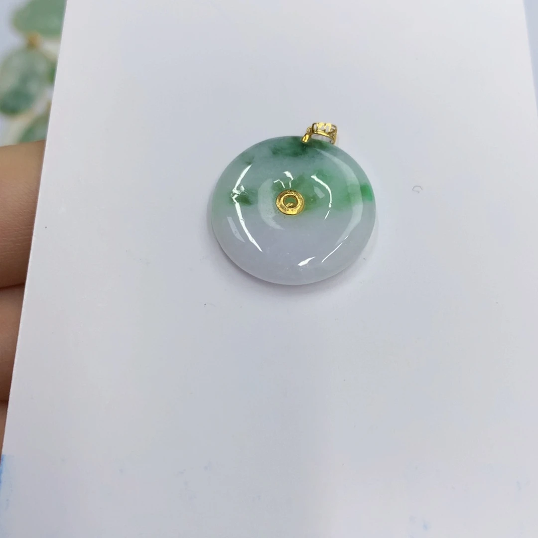 翡翠18K金镶嵌颈饰翡翠