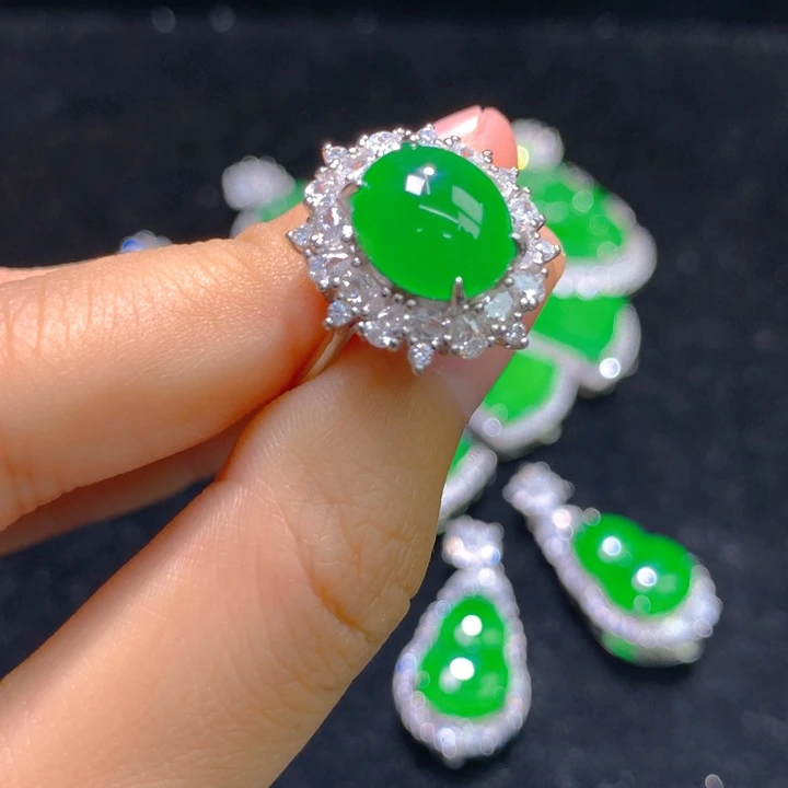 翡翠银S925镶嵌戒指一个