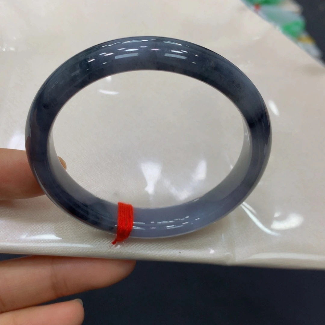 翡翠手镯未镶嵌翡翠