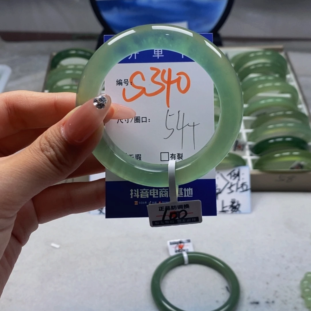 蛇纹石玉未镶嵌手镯猫**师