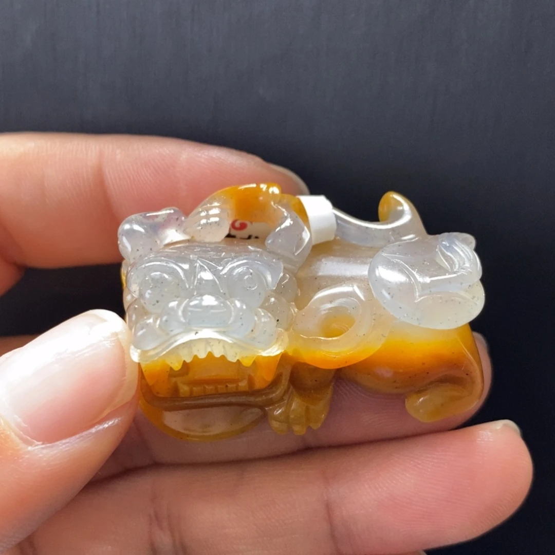 石英质玉（黄龙玉）未镶嵌颈饰