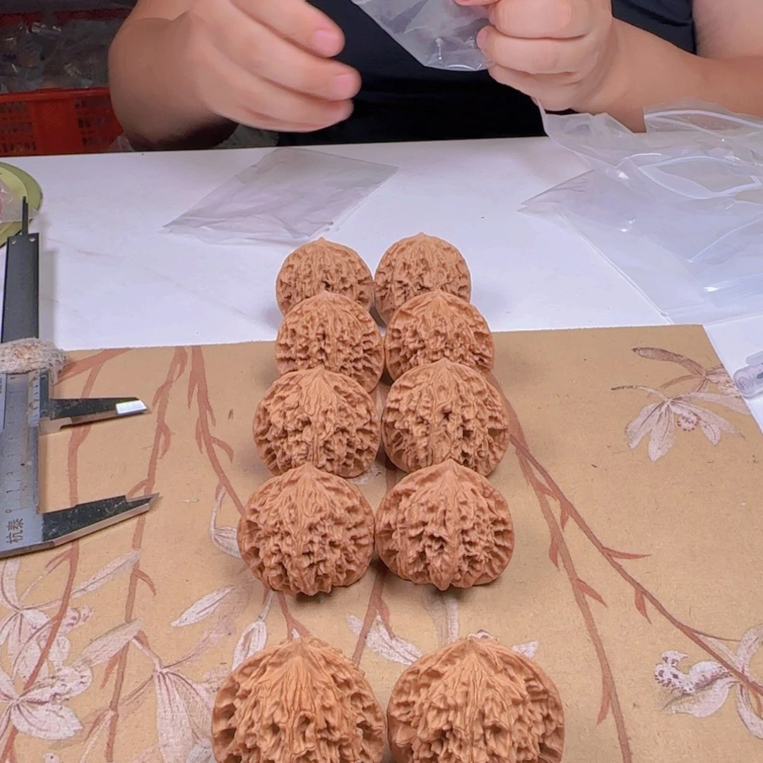 文玩核桃吊坠老款盘龙纹狮子头340