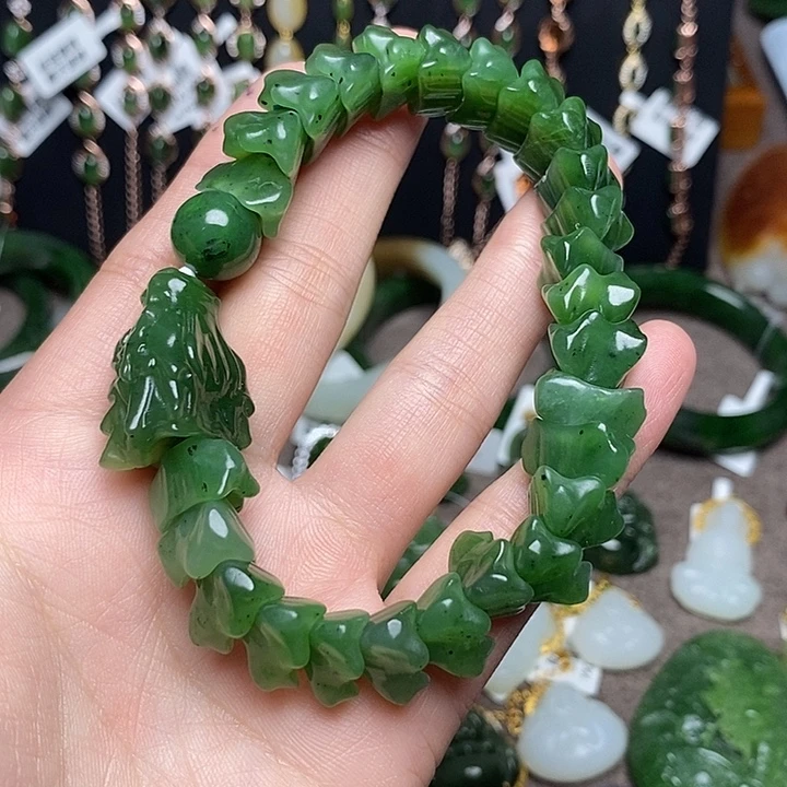 脚***。和田玉未镶嵌手链