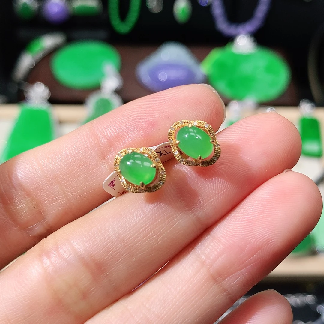 18K金镶嵌翡翠耳饰