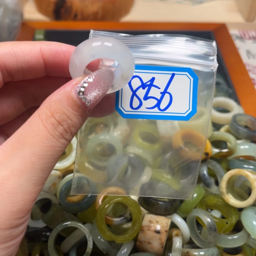 _***晚蛇纹石玉未镶嵌珠宝奇石