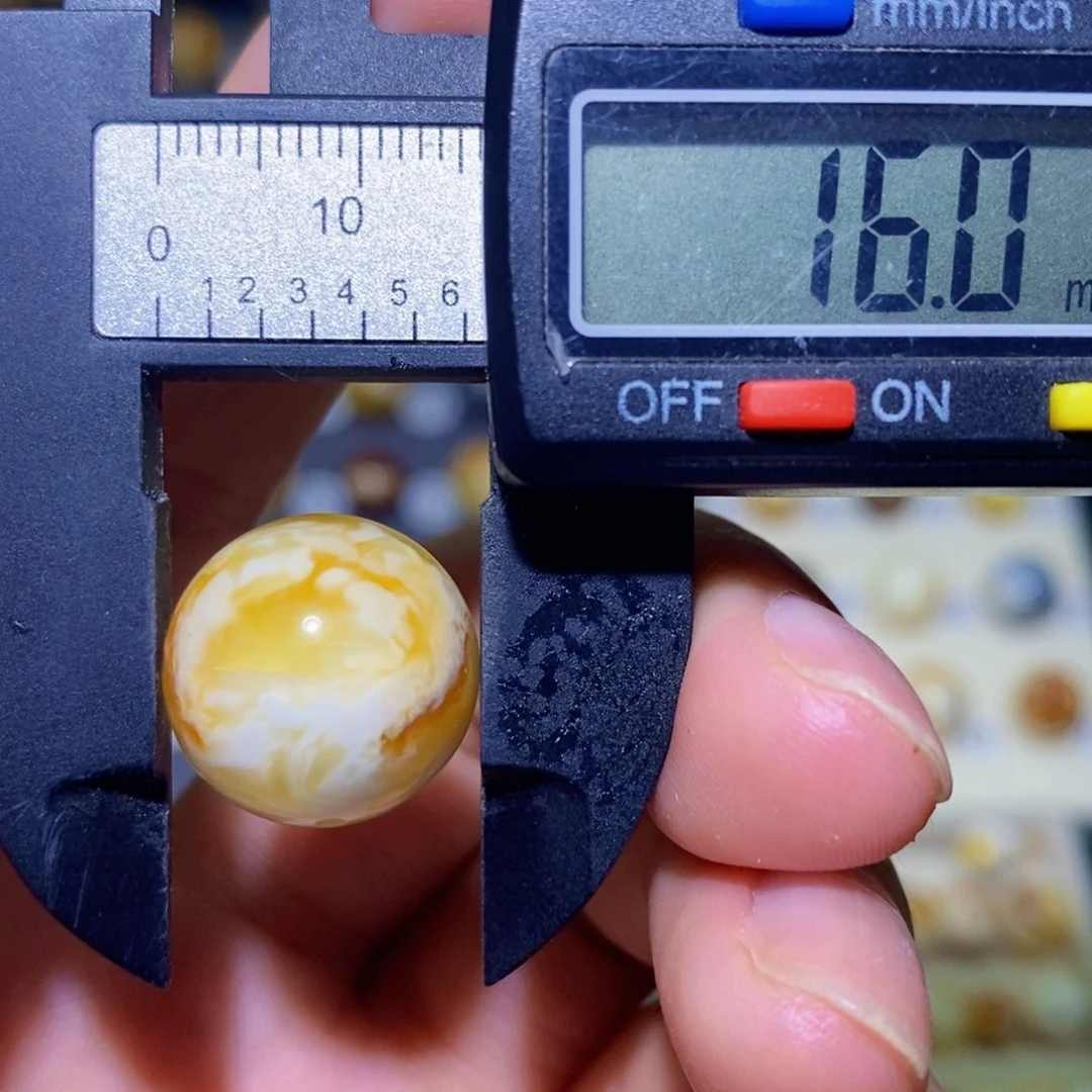 未镶嵌琥珀珠宝奇石