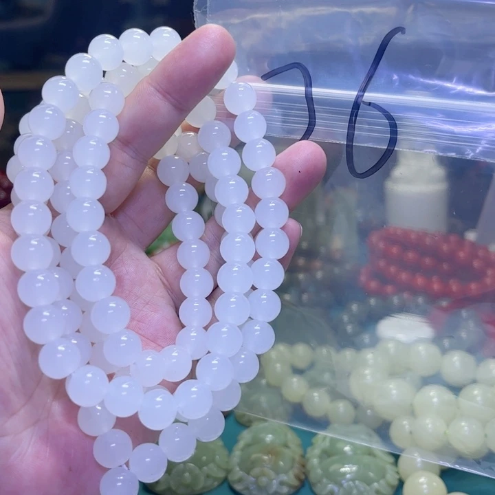 蛇纹石玉未镶嵌颈饰玄*