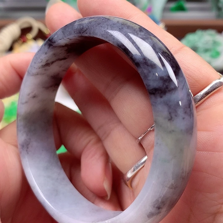 翡翠手镯未镶嵌翡翠