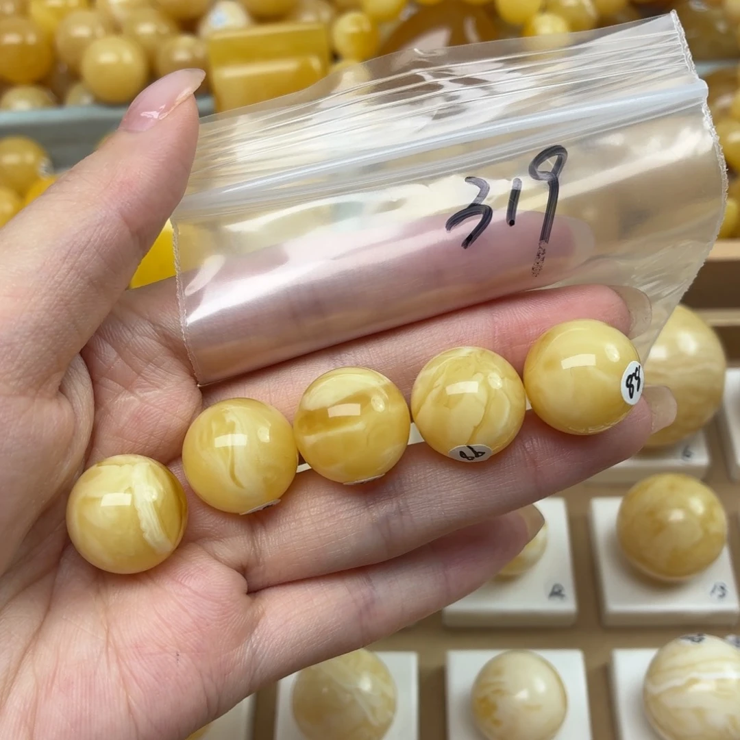 孙***图未镶嵌蜜蜡裸石微瑕