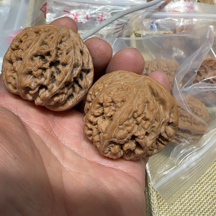 G****文玩核桃吊坠大粗筋42