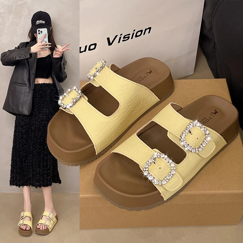 卓诗尼芙妮水钻珍珠扣沙滩拖鞋女2025夏季款凉拖鞋夏季百搭一字拖