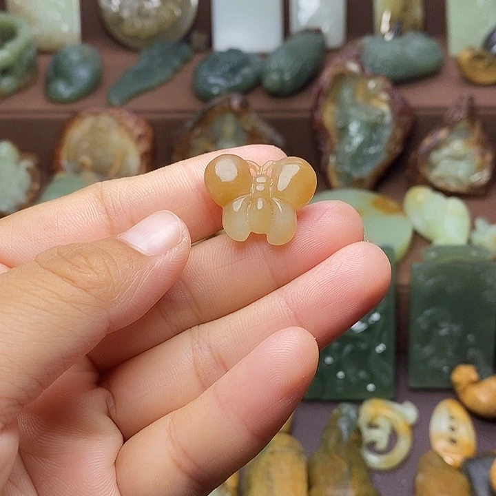 岫岩老玉（透闪石质玉）未镶嵌颈饰