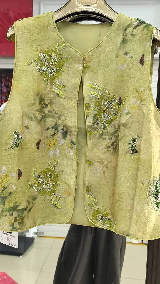 8121黄姐定制新中式串珠刺绣马甲