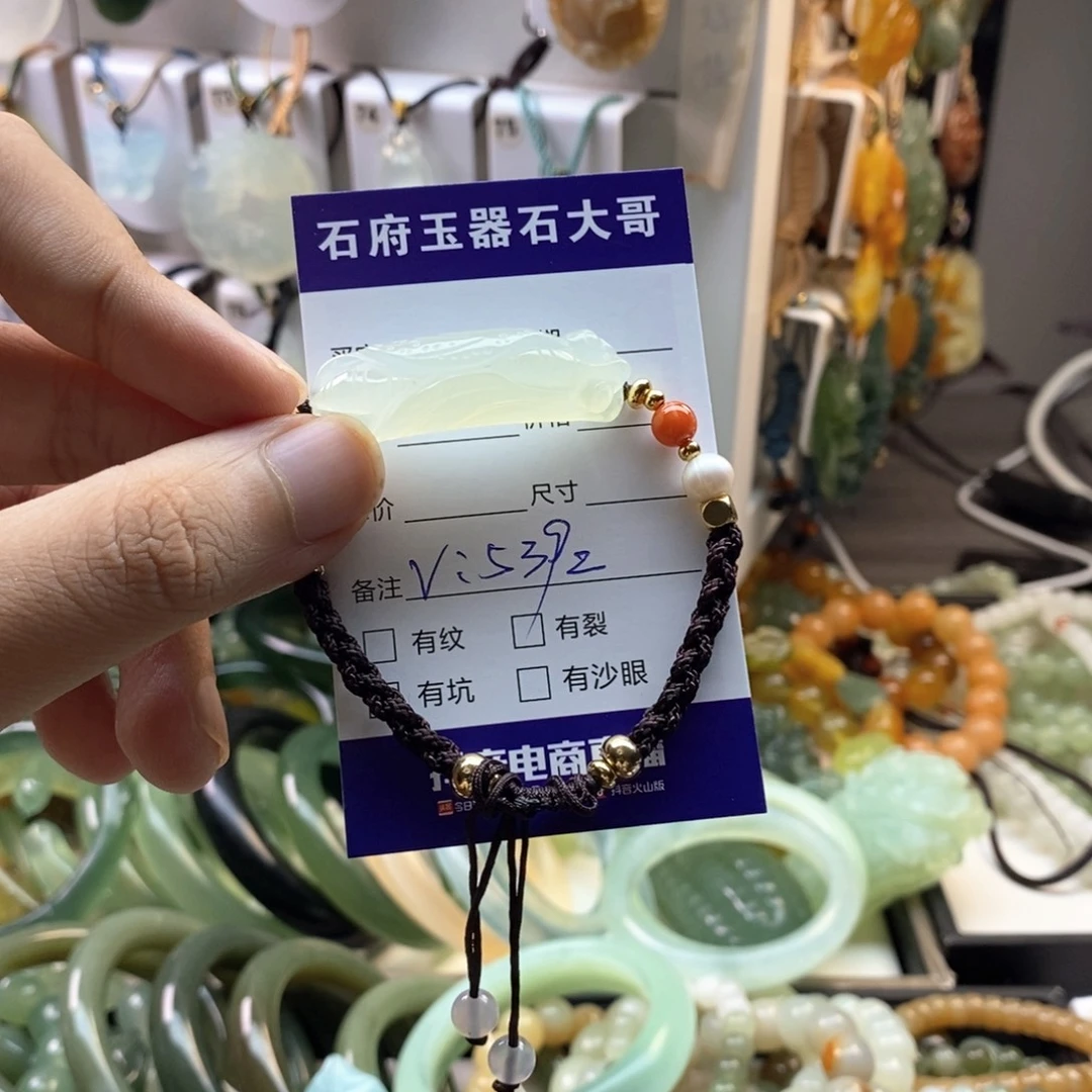 未镶嵌蛇纹石玉颈饰