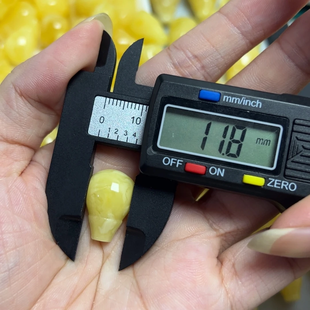 裸石琥珀未镶嵌三通