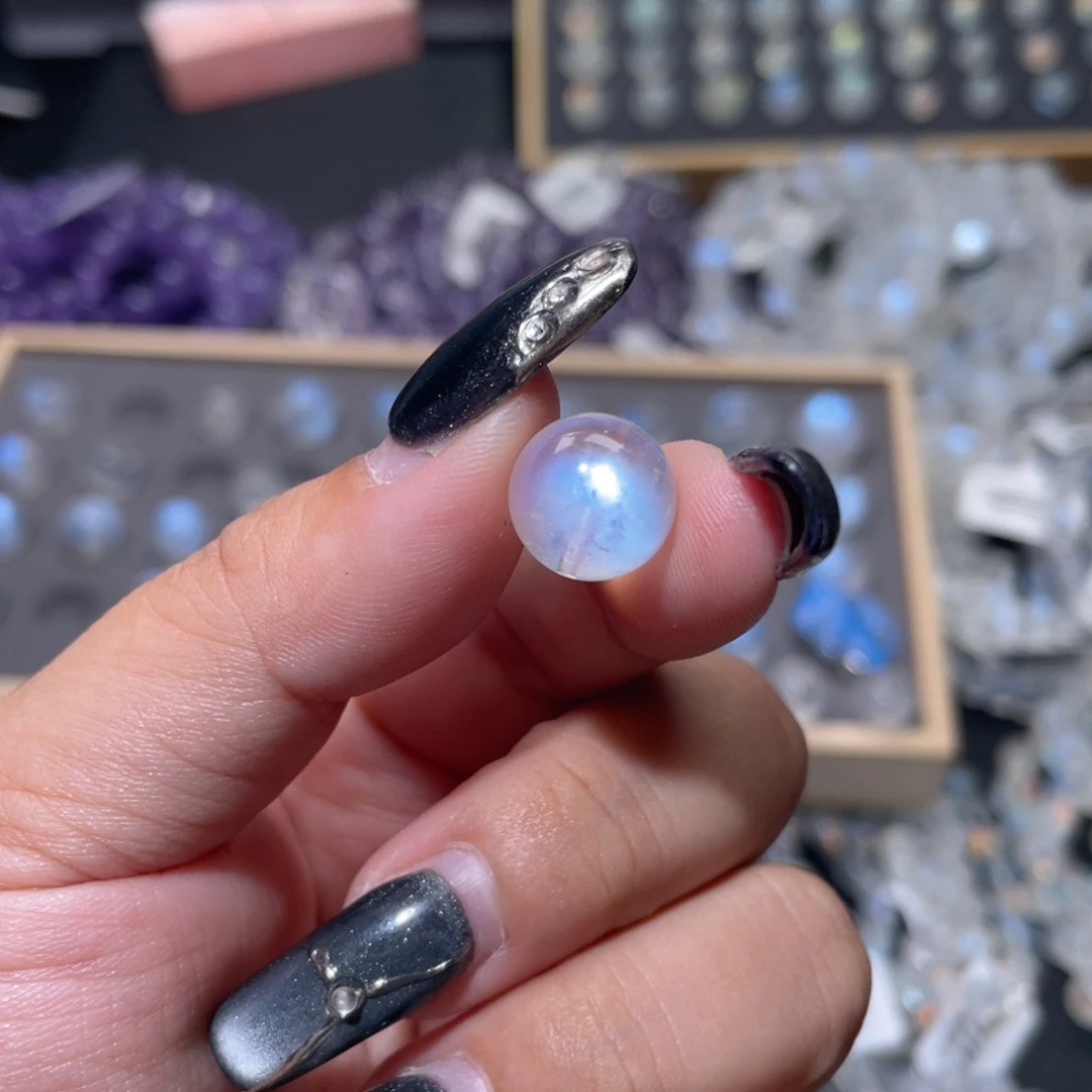 阿***虞长石未镶嵌裸石蓝月光单珠直径11.5mm