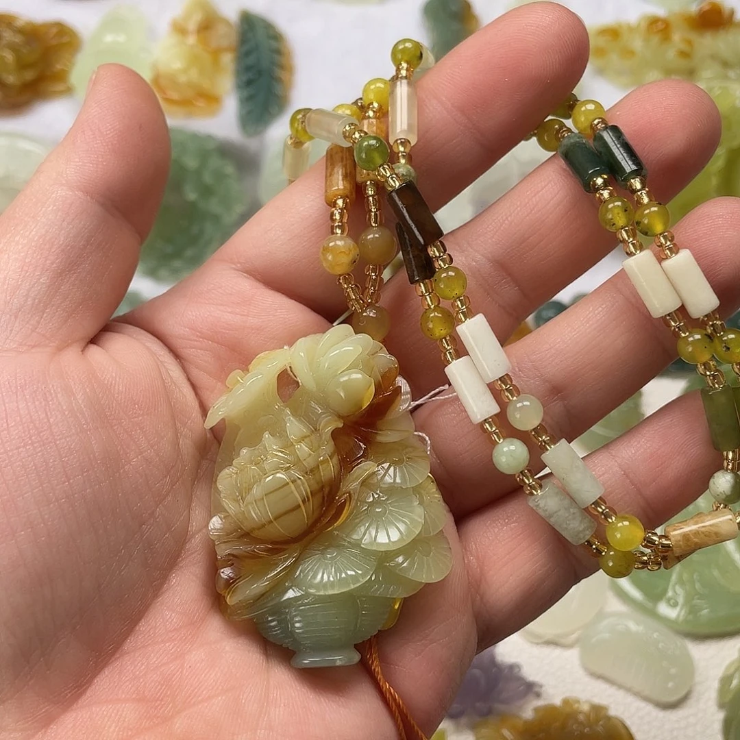 蛇纹石玉未镶嵌颈饰