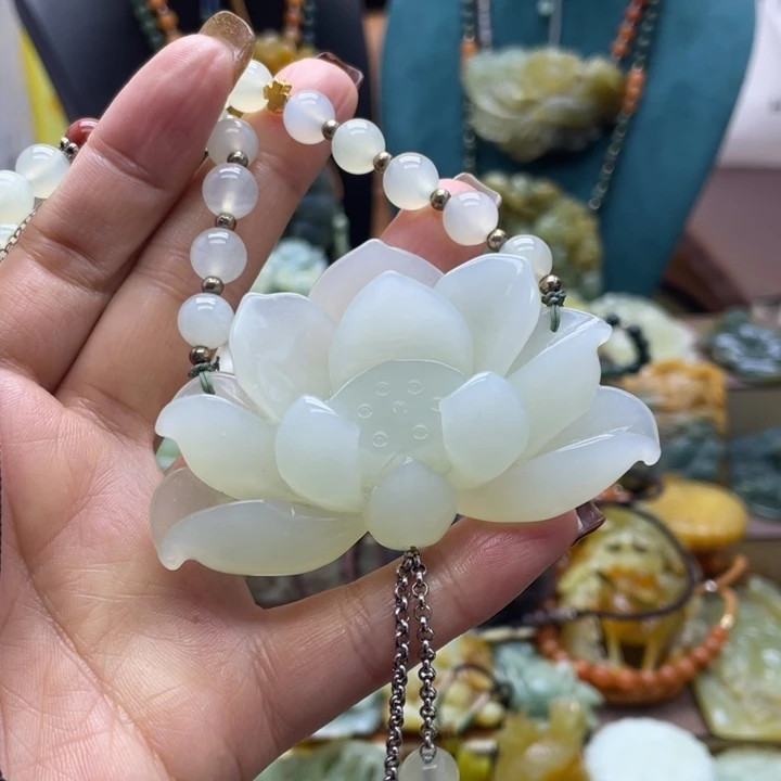 蛇纹石玉未镶嵌颈饰