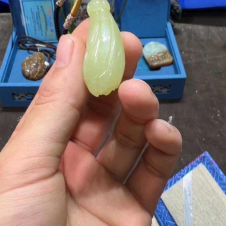 未镶嵌和田玉（糖玉）车挂