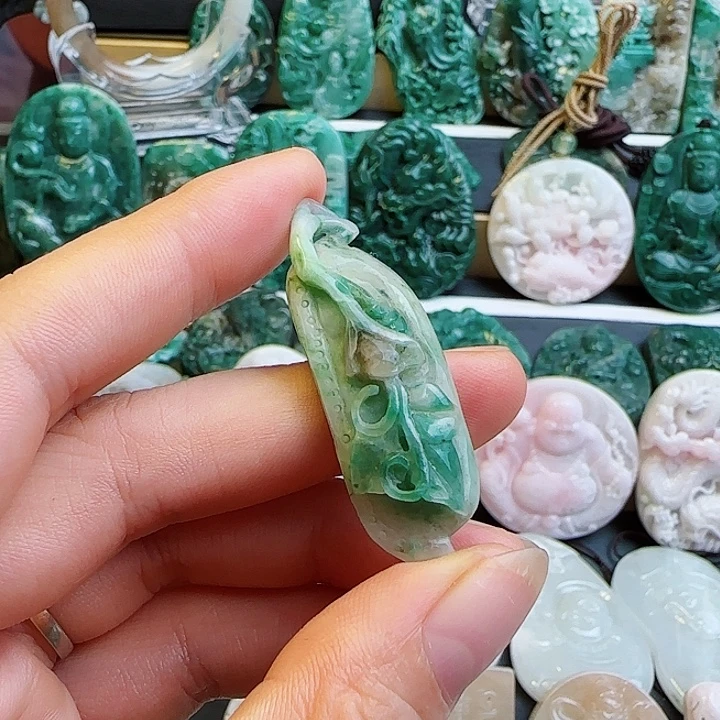 未镶嵌独山玉颈饰