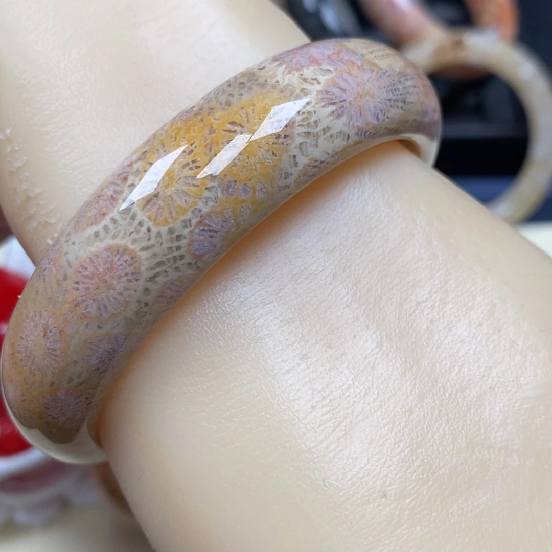 硅化玉未镶嵌58.5圈手镯 炸