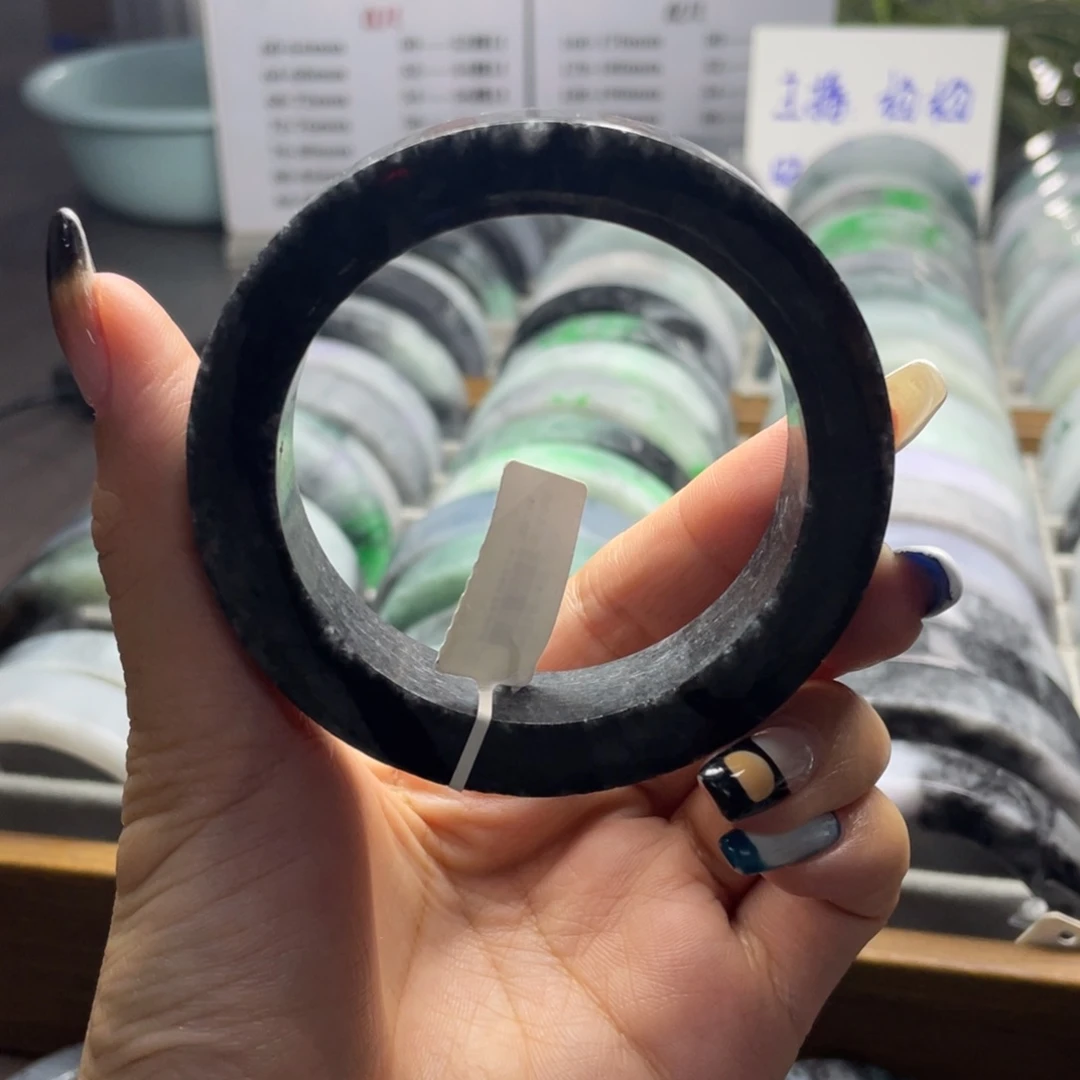 定制翡翠未镶嵌翡翠手镯