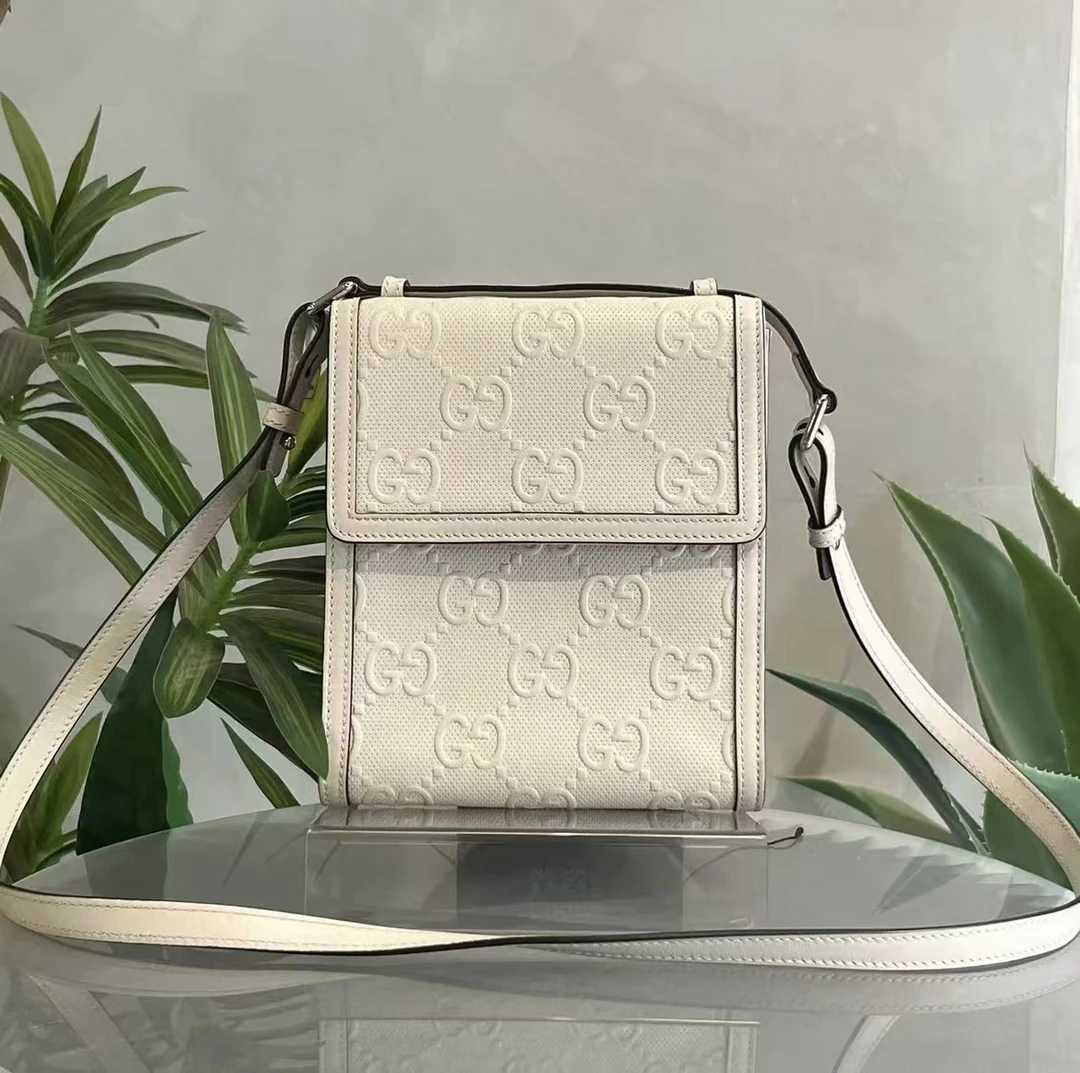 95新 GUCCI/古驰 GGS古驰白色银扣牛皮斜挎包/84888384