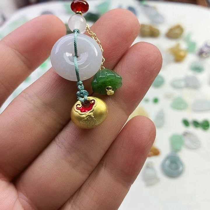 翡翠未镶嵌颈饰福袋