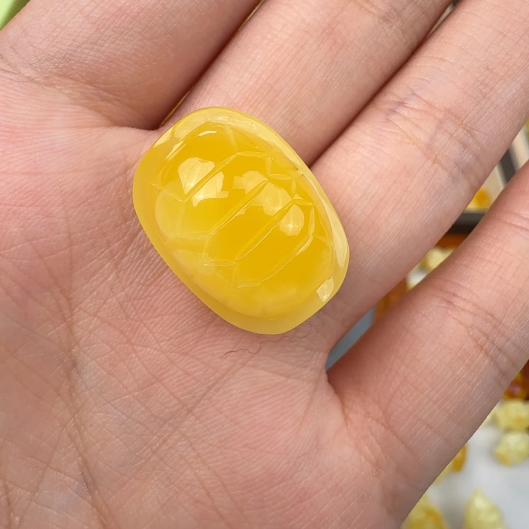 菠****未镶嵌琥珀裸石富甲